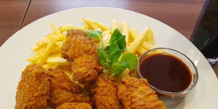 Kuřecí svačinka: výběr ze tří menu s hranolky, omáčkou a nápojem