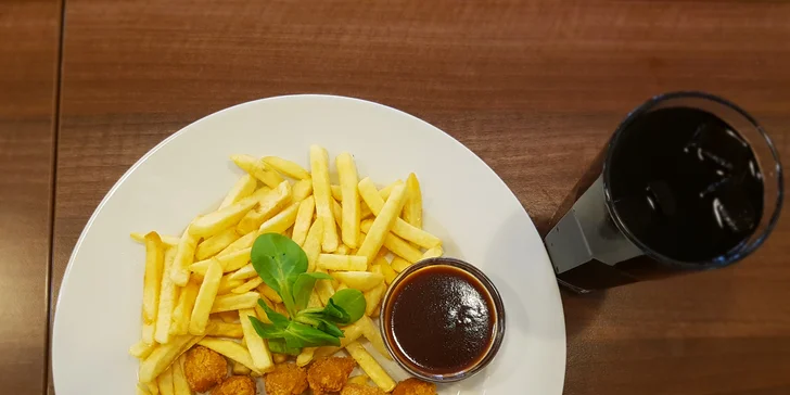 Kuřecí svačinka: výběr ze tří menu s hranolky, omáčkou a nápojem