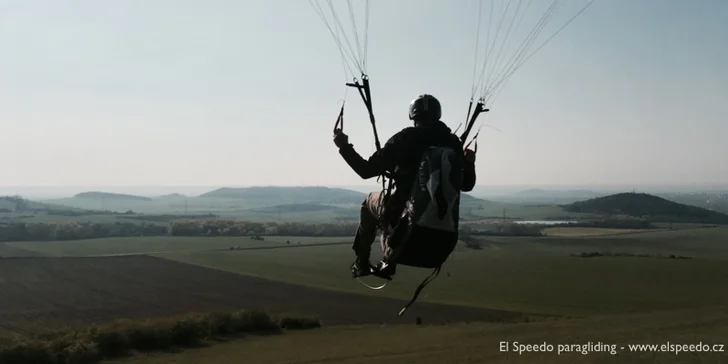 Naučte se vzlétnout i přistát: 4denní základní kurz paraglidingu na Rané u Loun
