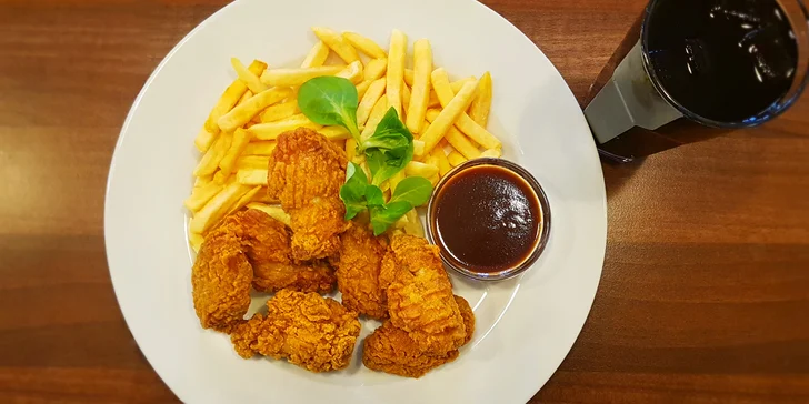 Kuřecí svačinka: výběr ze tří menu s hranolky, omáčkou a nápojem