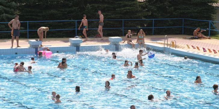 Celodenní vstup do letního plaveckého areálu ve Vyškově pro děti i dospělé