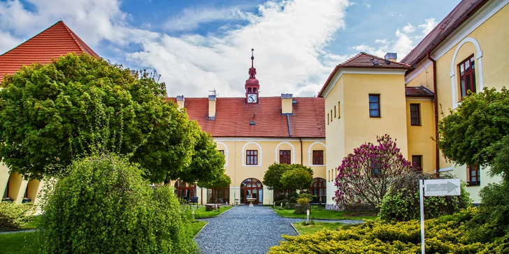 Víkendový zámecký pobyt v Čechticích: ultra all inclusive na jídlo i nápoje
