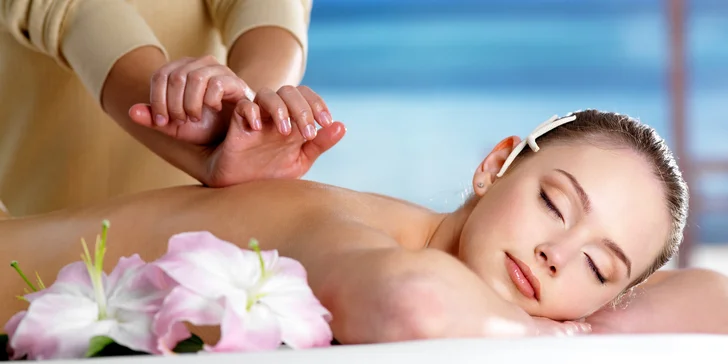 75 minut nerušené relaxace: voňavá masáž dle výběru a blahodárný zábal