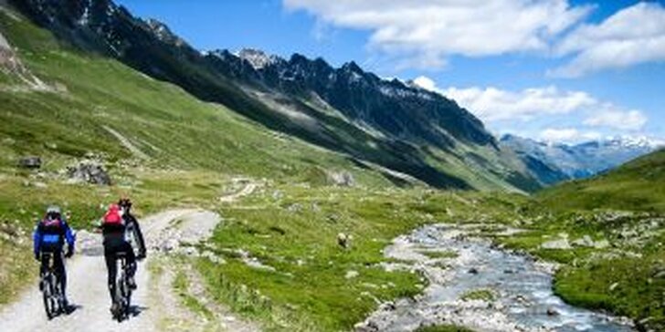 Vyšlápněte za zážitky: cyklistický zájezd do rakouských Alp s dopravou i noclehy