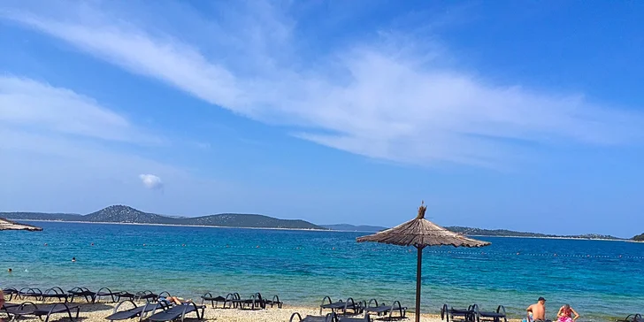 7 nocí v chorvatské Vodici: soukromá vilka 300 m od pláže a polopenze v hotelu