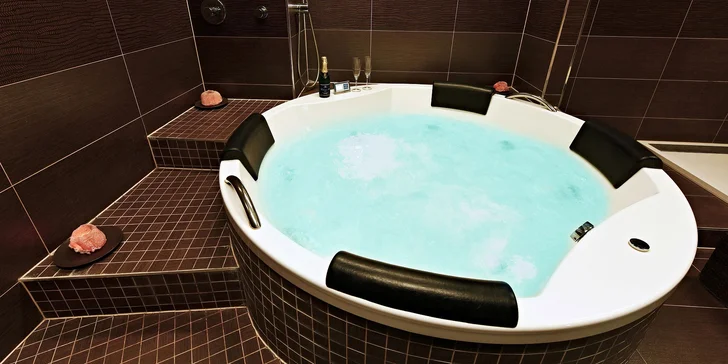 90 minut relaxace a romantiky v bublinkách Amorovy vířivky pro dva