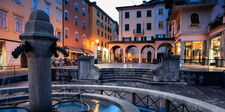 Hrad Castello Scaligero, městečko Malcesine a lanovkou na horu Monte Baldo