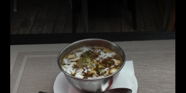 Umění indických kuchařů: polévka a kuřecí hlavní chod dle výběru pro 2