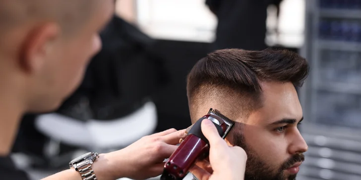 Pred barbershopom pohodlne zaparkujete. Vaša jediná starosť je prísť a sadnúť si do kresla.
