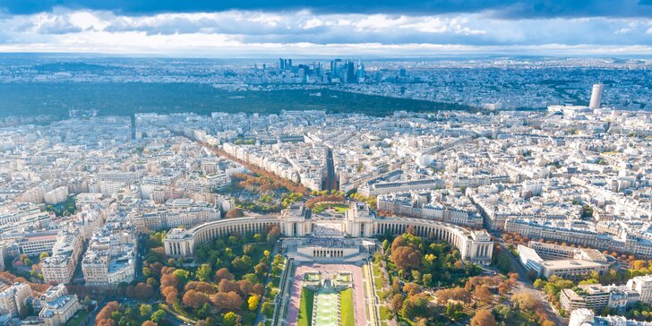 Paříž, velkolepá oslava Dne Bastily s ohňostrojem i slavné památky