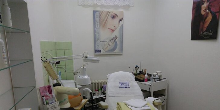 Příjemné kosmetické ošetření včetně vysokofrekvenčního přístroje