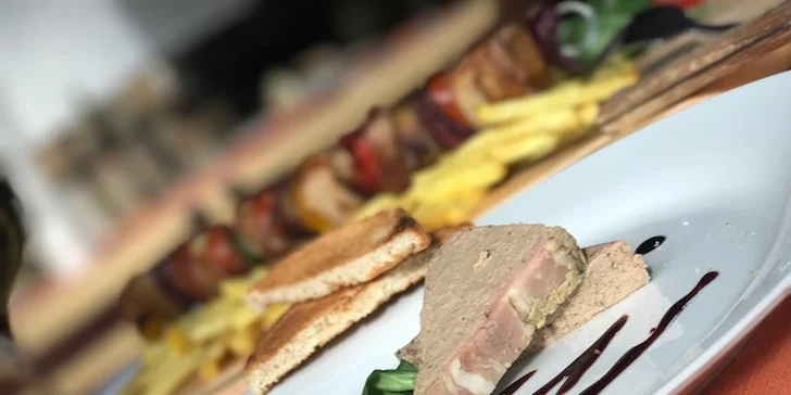 Vyladěné 4chodové degustační menu s "mezichody" a dezertem pro dva