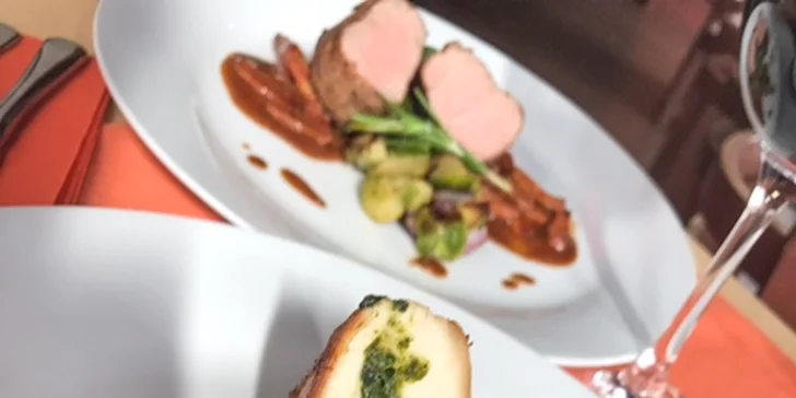 Vyladěné 4chodové degustační menu s "mezichody" a dezertem pro dva