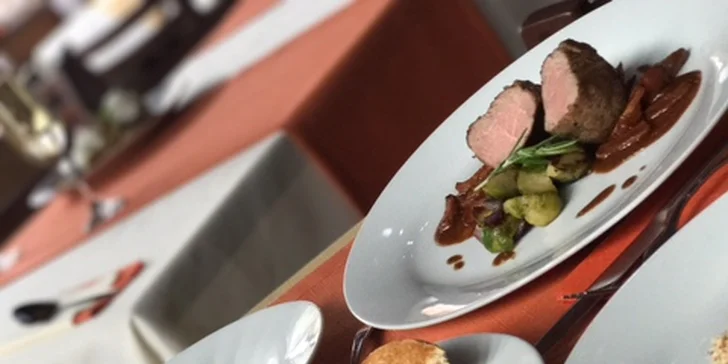 Vyladěné 4chodové degustační menu s "mezichody" a dezertem pro dva
