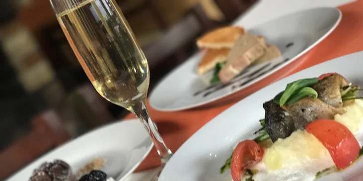 Vyladěné 4chodové degustační menu s "mezichody" a dezertem pro dva