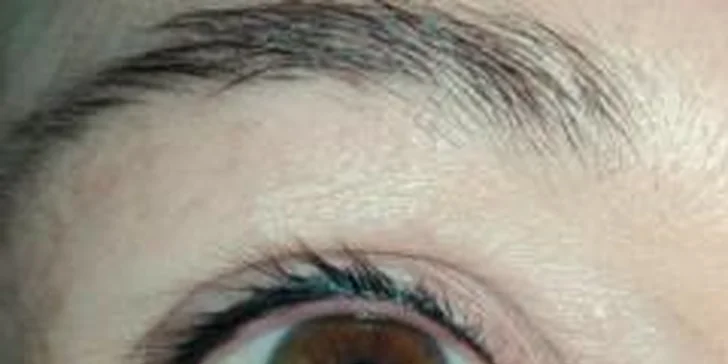 Permanentní make-up obočí, horních očních linek nebo rtů