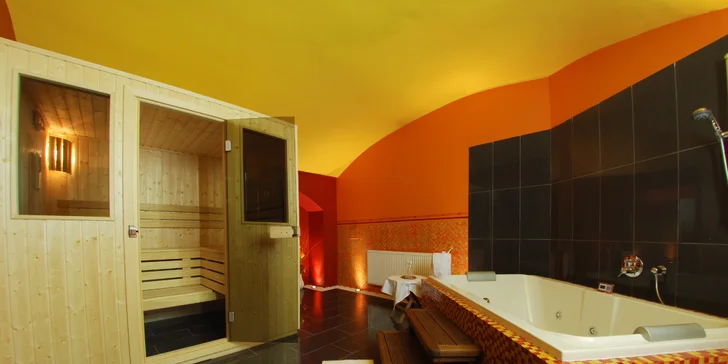 Romantika v privátním wellness: vířivka, sauna, ovoce, láhev sektu i masáž