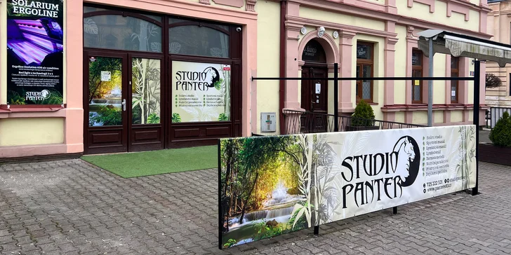 Studio je jen 1 min. chůze od zastávky Jičín, lípy.