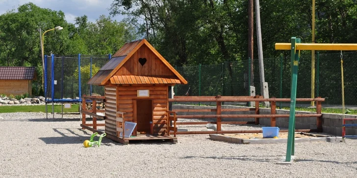 Dovolená na Velké Fatře: Malebný penzion, polopenze i lahev vína
