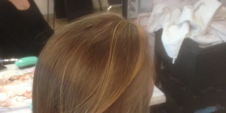 Zesvětlení vlasů technikou Balayage včetně střihu vlasů