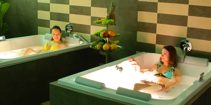 Romantika pro páry: 90 minut v privátním wellness se svíčkami a občerstvením