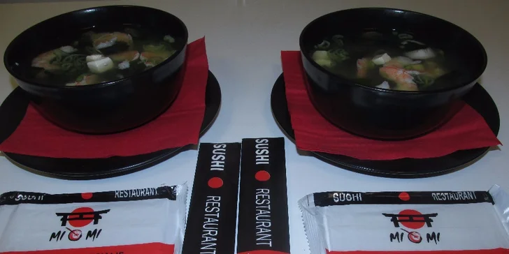 Zdvihněte hůlky: set čerstvého sushi pro milovníky japonské kuchyně