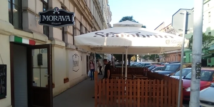 Nadlábněte se po italsku: 3 nebo 6 kousků křupavé pizzy pro partu + pití i s sebou