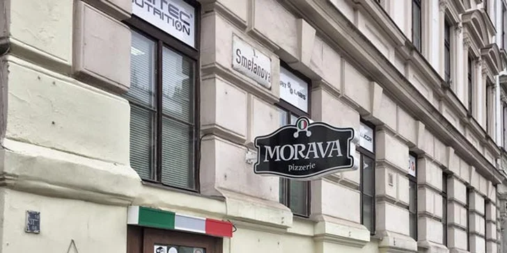 Nadlábněte se po italsku: 3 nebo 6 kousků křupavé pizzy pro partu + pití i s sebou