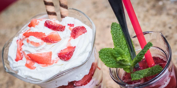 Zmrzlinový pohár a domácí limonáda dle výběru v elegantní kavárně Savoy