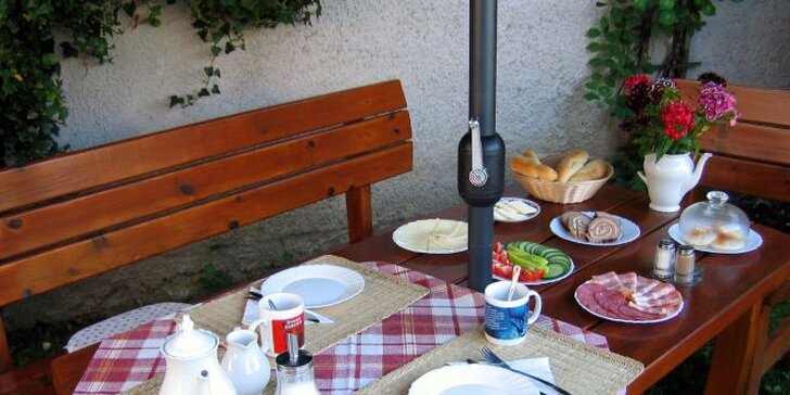 Pobyt v romantické Telči: rodinný penzion s bazénem a snídaní – do konce října