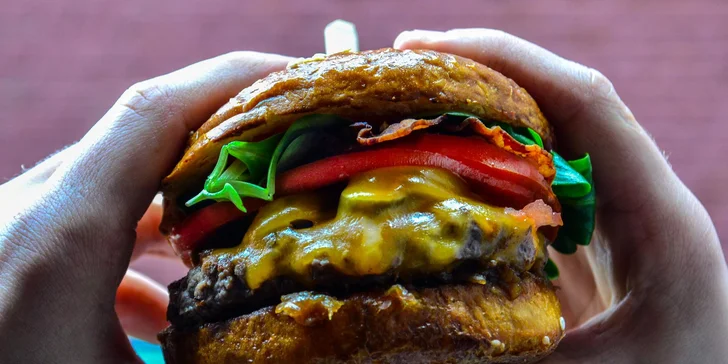 Hovězí fešák take away: Hell, Schwarzwald nebo Food Factory burger a hranolky