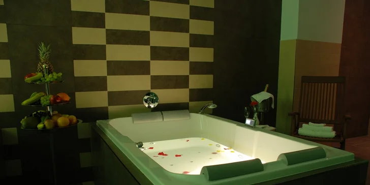 Pobyt ve 4* hotelu v centru zimní Prahy s privátním wellness a snídaní