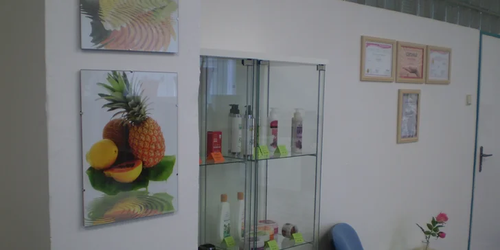 Relaxační masáž zad s vůní modrého irisu včetně zábalu