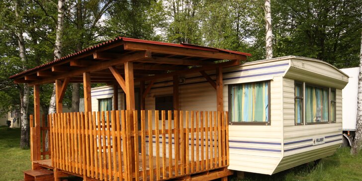 Léto na břehu Bečvy: mobilní domek pro 5 osob nedaleko skanzenu i Radhoště