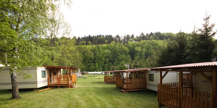 Léto na břehu Bečvy: mobilní domek pro 5 osob nedaleko skanzenu i Radhoště