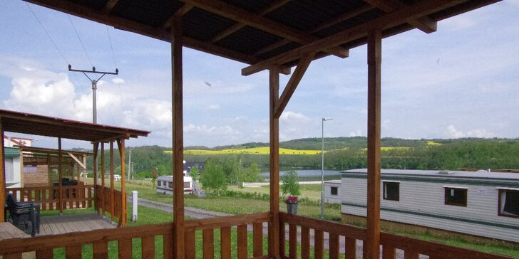 Letní pohoda až pro 7 osob: mobilní domky u přehrady Výrovice nedaleko Znojma
