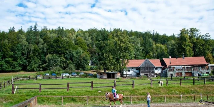 Prázdniny v sedle: týdenní dětský tábor u koní v Beskydech