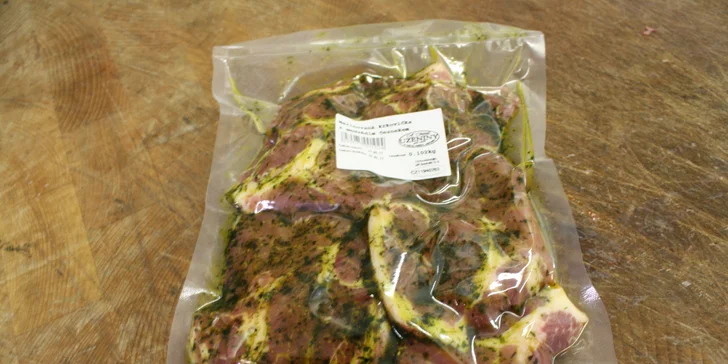 500 g marinovaného masa: krkovička, kuřecí steak či žebra lahodných chutí