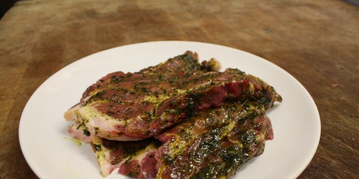 500 g marinovaného masa: krkovička, kuřecí steak či žebra lahodných chutí