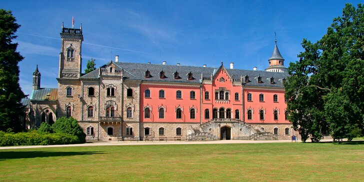Pohádkový pobyt u zámku Sychrov s návštěvou parku, polopenzí a wellness