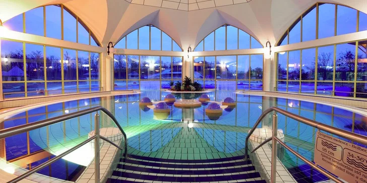 Najdete tu relaxační bazény, v nichž proudí termální voda s léčivými účinky.
