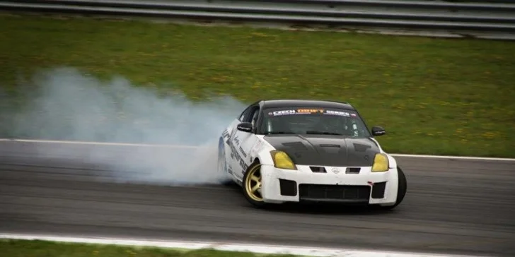 Revoluční škola driftování v upraveném speciálu!