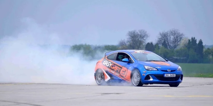 Revoluční škola driftování v upraveném speciálu!