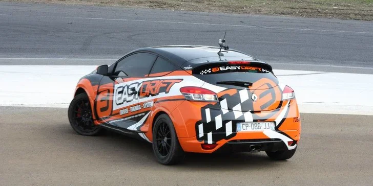 Revoluční škola driftování v upraveném speciálu!