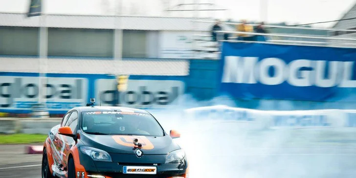 Revoluční škola driftování v upraveném speciálu!