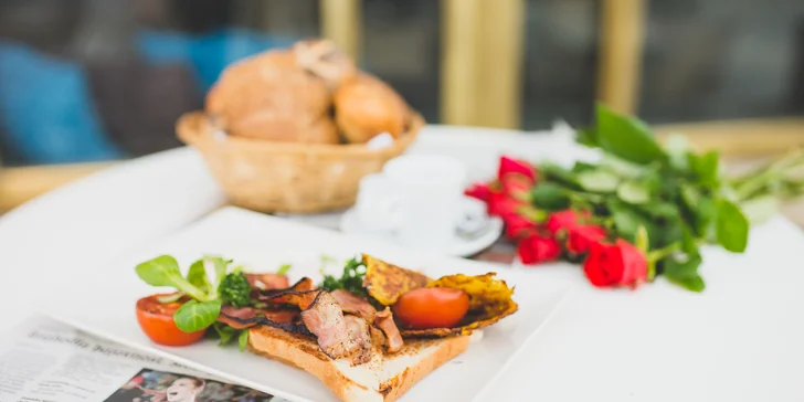 Krásné ráno u náplavky: snídaňové menu podle vašeho gusta pro 1 či 2 osoby