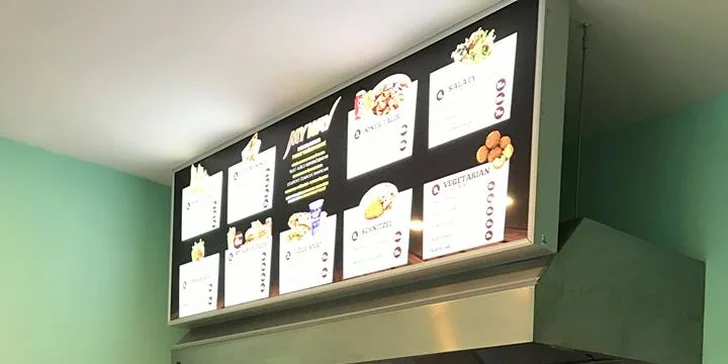 Nedejte hladu šanci: výtečný kebab podávaný v tortille nebo na talíři