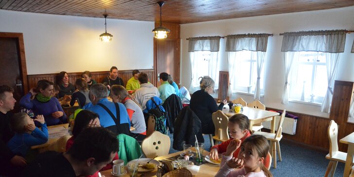 Relax v Krkonoších pro 2 i rodiny s dětmi: Příjemná chata se snídaněmi či polopenzí
