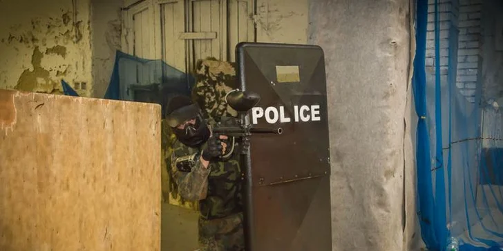 Adrenalinový paintball v kryté hale v centru Brna