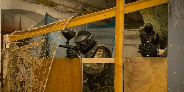 Adrenalinový paintball v kryté hale v centru Brna